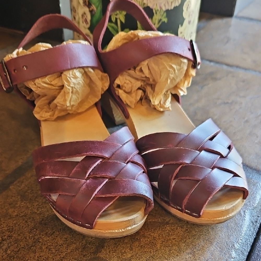 Elegant Maroon Leather Sandals